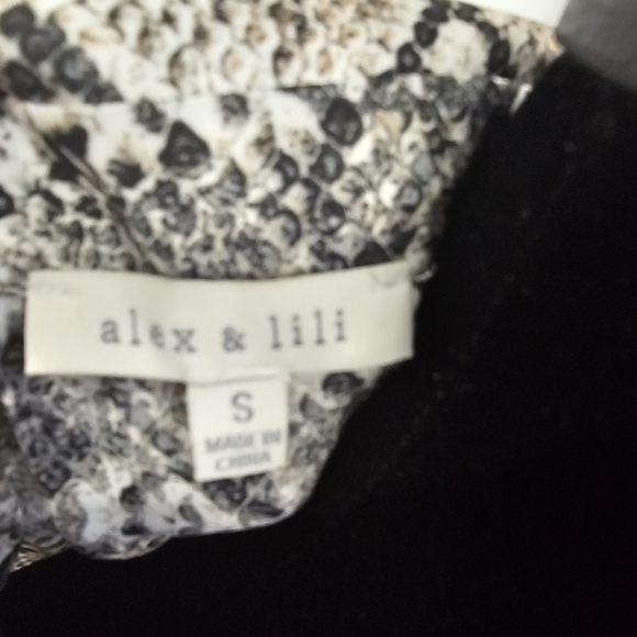 Alex &Lili  soft polyester button down topside small - Picture 5 of 8